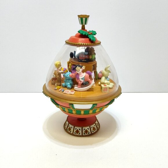 House Of Lloyd Christmas Around The World Twirl Top Toy Shop Works See Video VGC - Picture 1 of 15